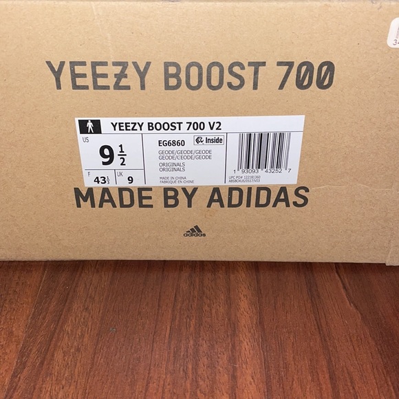 Yeezy boost 700 v2 Geode - Picture 7 of 10